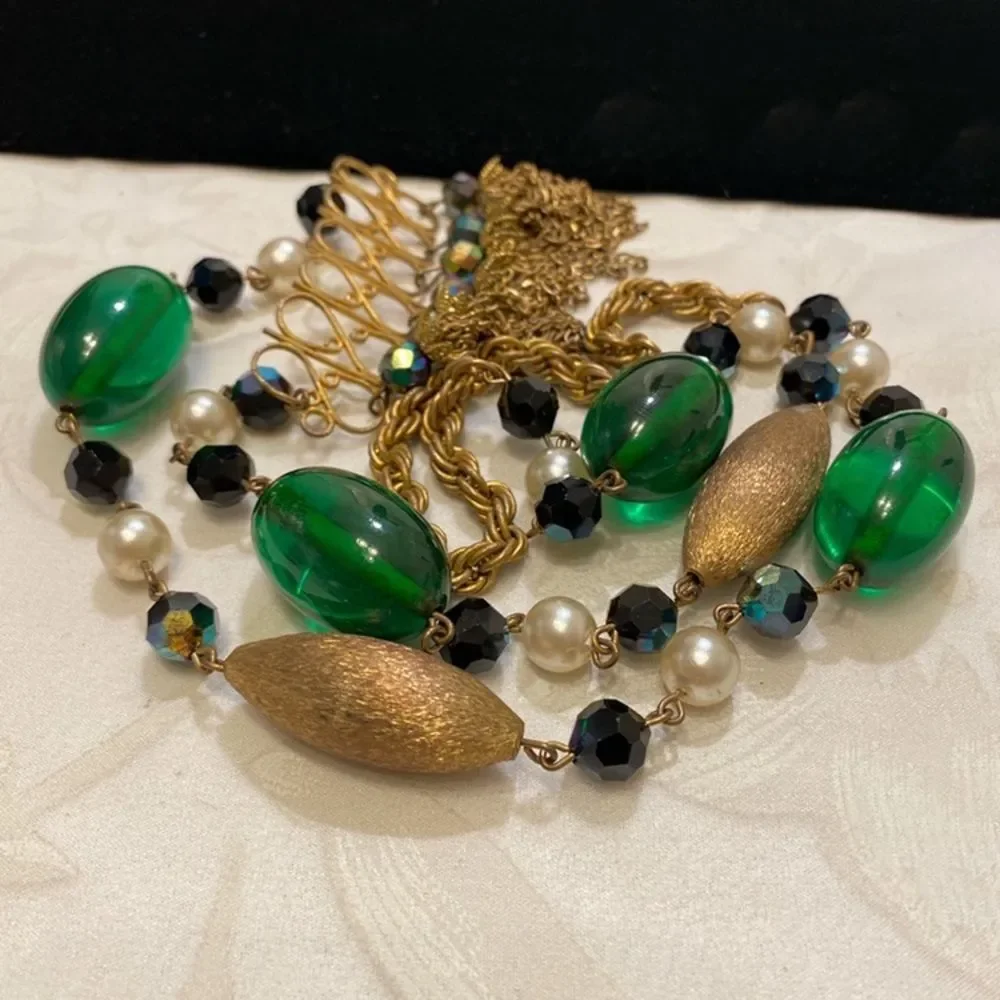 Vintage Lucite And Glass Bead Lavaliere Tassle Necklace